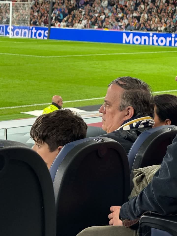 Claro que no son iguales, son más corruptos, más ineptos, más mentirosos y más cínicos.
<a href="/m_ebrard/">Marcelo Ebrard C.</a> 
<a href="/fernandeznorona/">Fernández Noroña</a> 
<a href="/catrina_nortena/">La Catrina Norteña</a> 
<a href="/AndreaChavezTre/">Andrea Chávez</a> 
<a href="/lopezobrador_/">Andrés Manuel</a> 
<a href="/Claudiashein/">Claudia Sheinbaum Pardo</a>