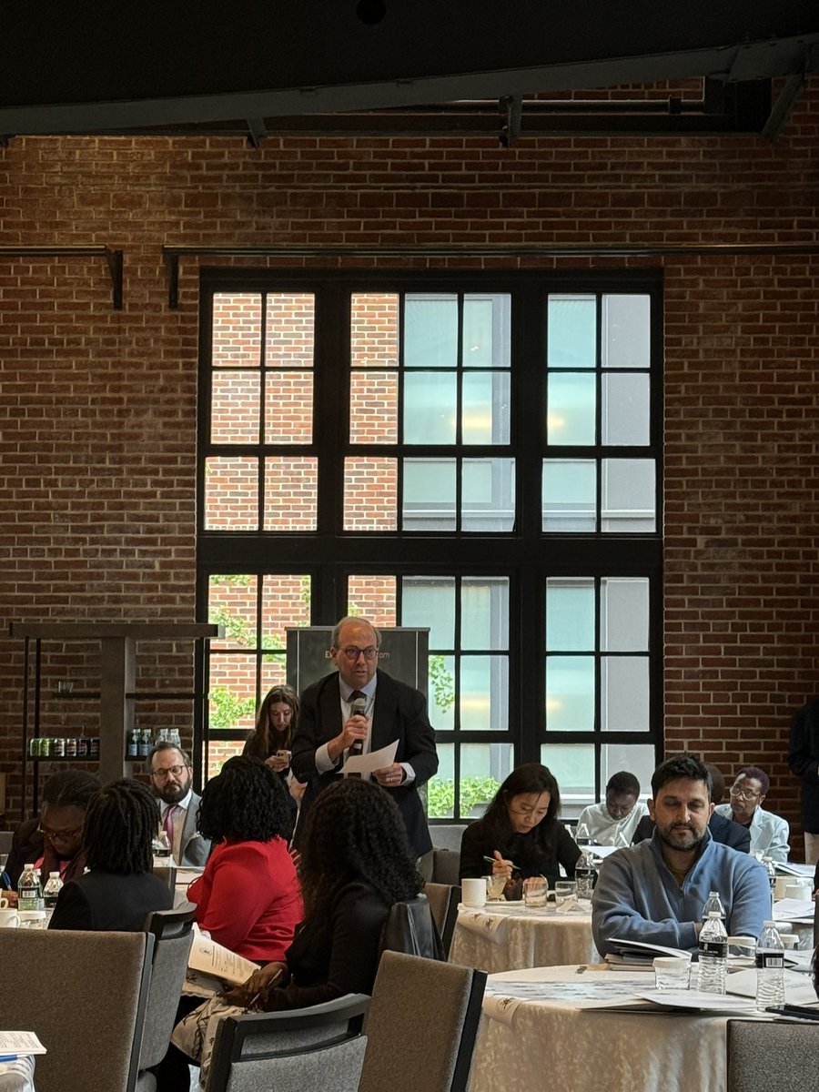UgaEmbaWashDC's tweet image. Governor of @BOU_Official makes presentation on Bank of Uganda’s Domestic Gold Purchase Program (DGPP) to grow and diversify national reserves and promote value addition in domestic mining industry at ‘Uganda-United States Investment Breakfast Meeting’ 🇺🇬 🇺🇸
@UgandaMFA