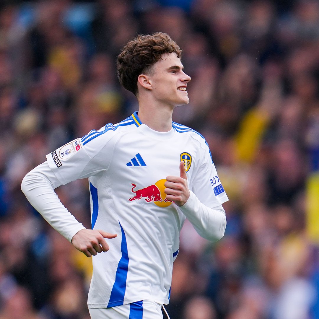 👏 #LUFC debut at 16! Harry Gray!