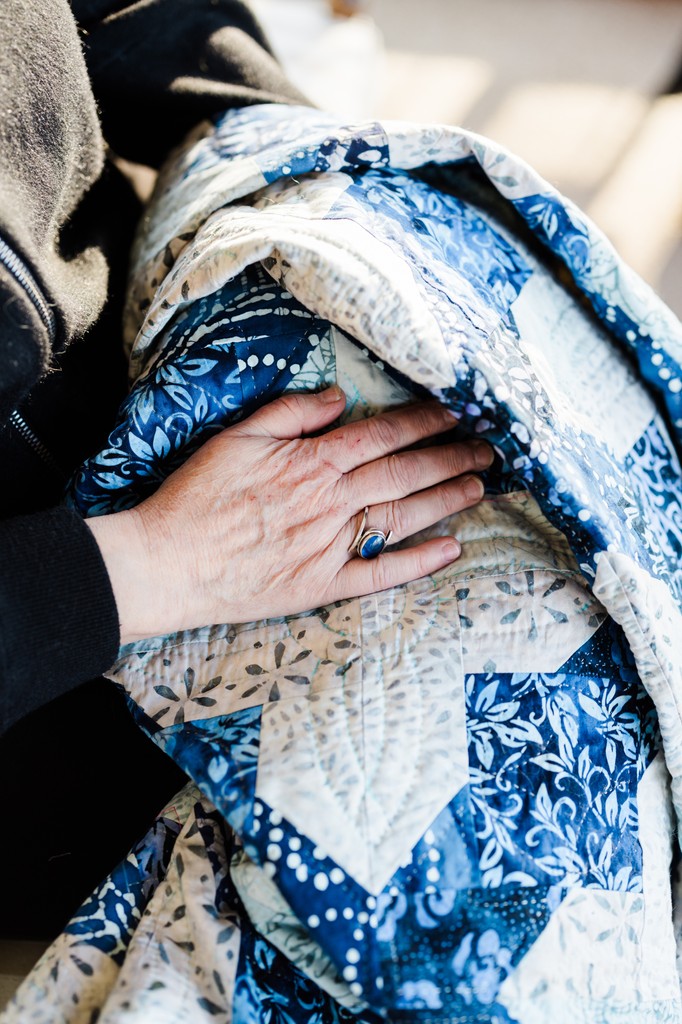 “I stayed to protect the quilts.” Learn more about Linda Pumphrey’s work with Mountain Mist, its quilt collection, and her own thriving English paper-piecing business in Quiltfolk, Issue 34: Arkansas.
quiltfolk.com/issue-34-arkan…