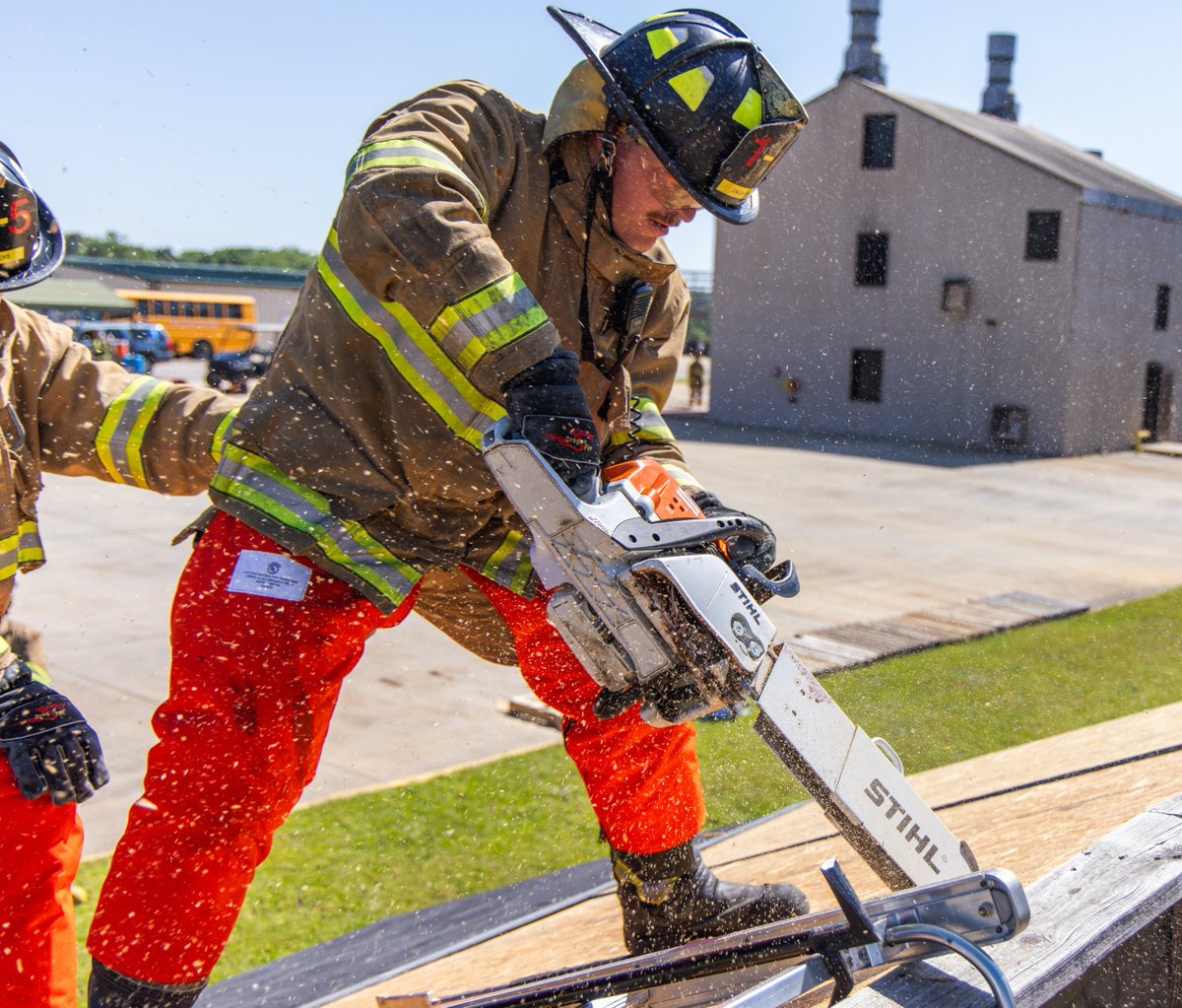 SCStateFire's tweet image. Roof ventilation is crucial yet dangerous. It clears toxic smoke and heat, making operations safer for crew members and giving trapped victims more time. 

Our #SCStateFire #recruits train in ventilation techniques to be ready for emergencies #wheneverysecondcounts.