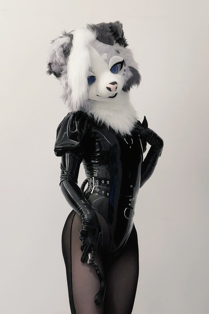 原来还有一张没有发🥹等我忙完一定会穿新的…一定
#latex