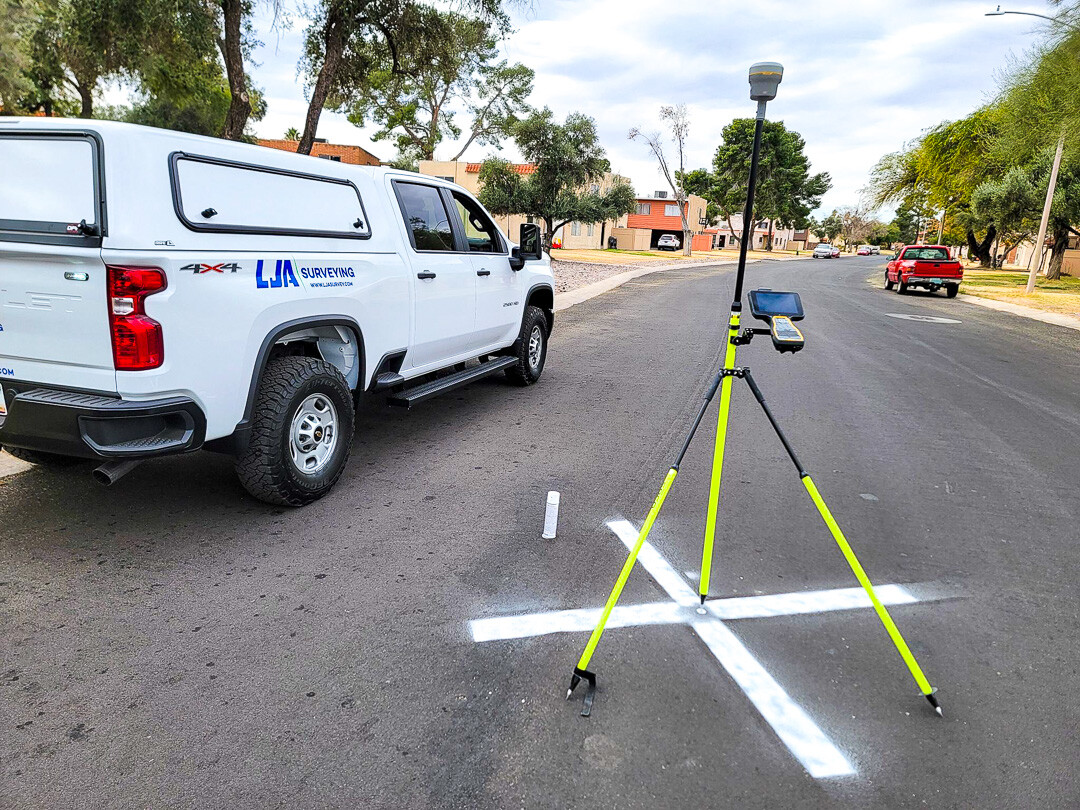 #SURVEYING ARIZONA 🌵 &gt;&gt;&gt; Delivering accuracy and precision to your project! Our LJA Surveying truck is on the scene, dedicated to getting the job done right. hubs.ly/Q0362K4r0 🛠️📏 #SurveyingExcellence #LJASurveying