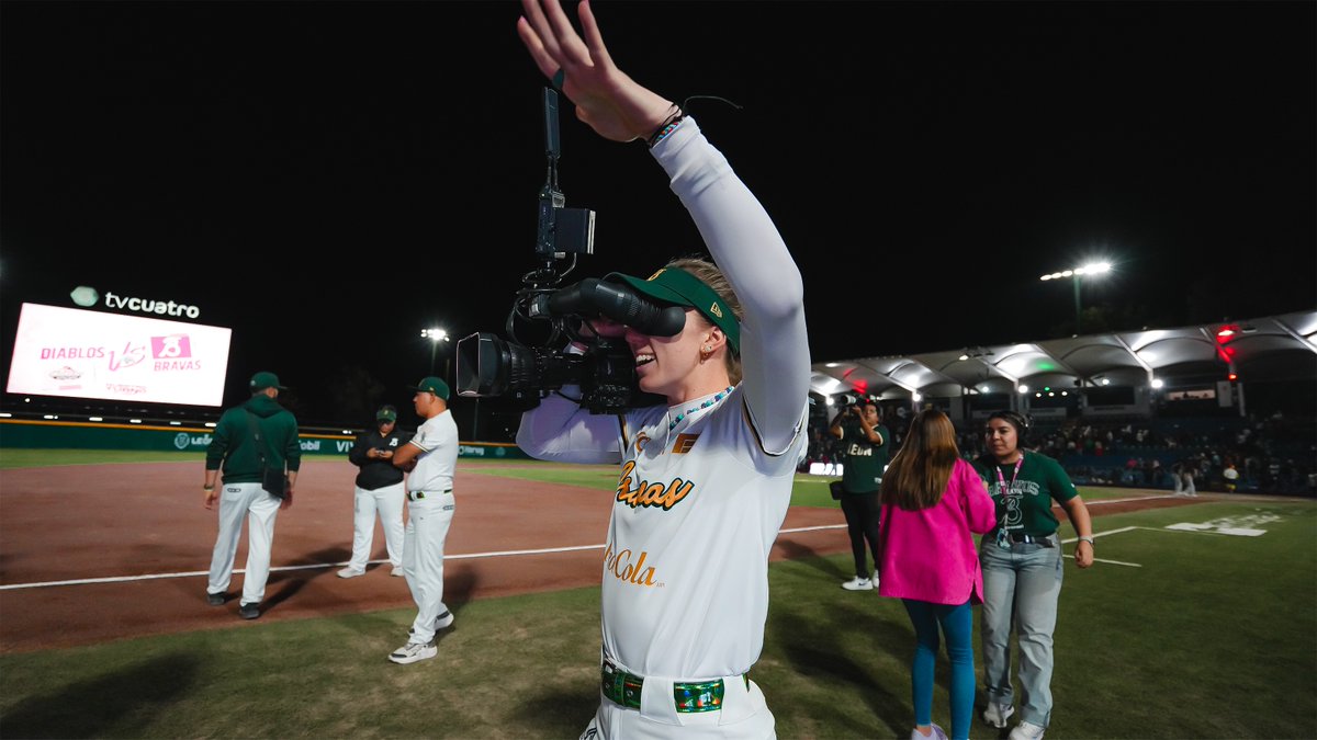 ¡SONRÍAN! 📸🦁

¿Listos para mañana llenar La Fortaleza apoyando a los @bravosdeleon ? 🟢👀🏟️