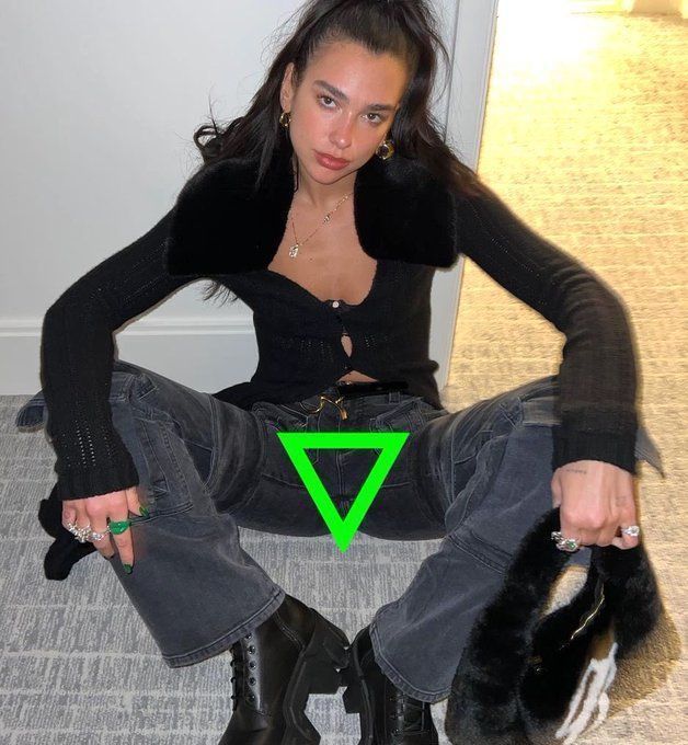 ValorBIllonario's tweet image. 6 SECRETOS que las mujeres no quieren que los hombres sepan...

- Hilo de Psicología Femenina -

1. A las mujeres en realidad NO les importan los sentimientos de los hombres.