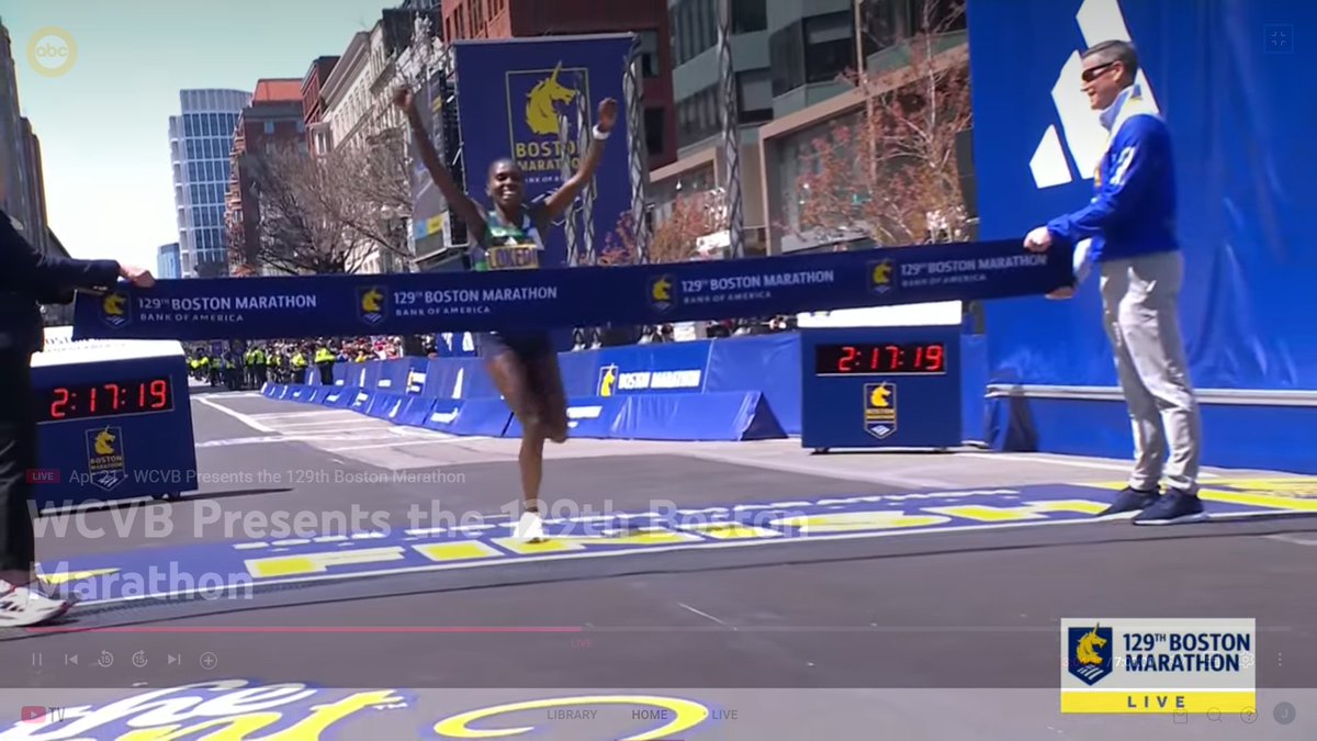 Sharon Lokedi flips the script: after finishing 2nd last year, she breaks away from two-time defending champ Hellen Obiri to win the 2025 Boston Marathon and wins in 2:17:22 to blast more than two minutes off the course record.

letsrun.com/forum/flat_rea…