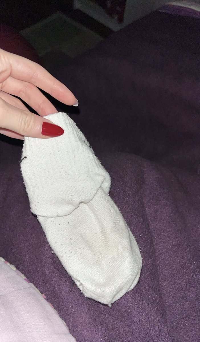 Gün boyu giydiğim çoraplarımı satın almak istiyorsan dmde köpek gibi havlayıp yalvar bana