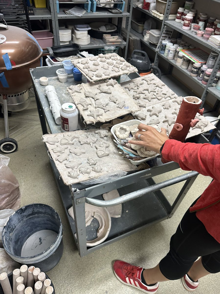 Thank you to <a href="/CyLakesGSoccer/">Cy Lakes G. Soccer</a> for being a supportive feeder school! Driving my broncos pinch pots to be fired in their kilns at Cy Lakes today! Love my art teacher friends! 🩵🎨