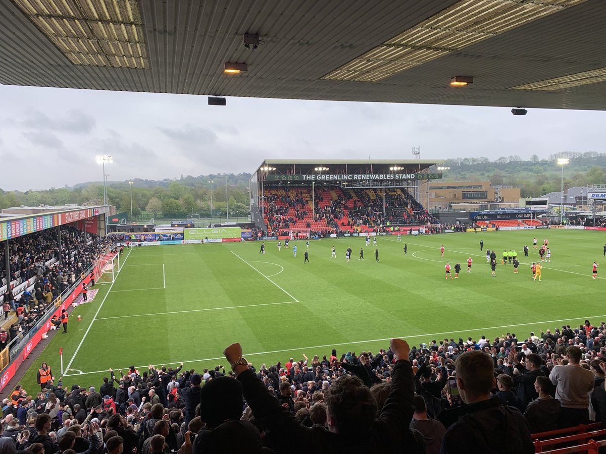 KKennealey's tweet photo. Lincoln City 4-2 Bolton Wanderers
We win a six goal thriller, ending Wanderers’ Play-Off hopes. Ring and Collins put us infront, before Matete and Murphy had them level at HT. But Collins second and Hackett’s free-kick won it!
#WeAreImps | #Imps | #ImpsAsOne | #LINBOL | #bwfc https://t.co/lkFpQF9DHz