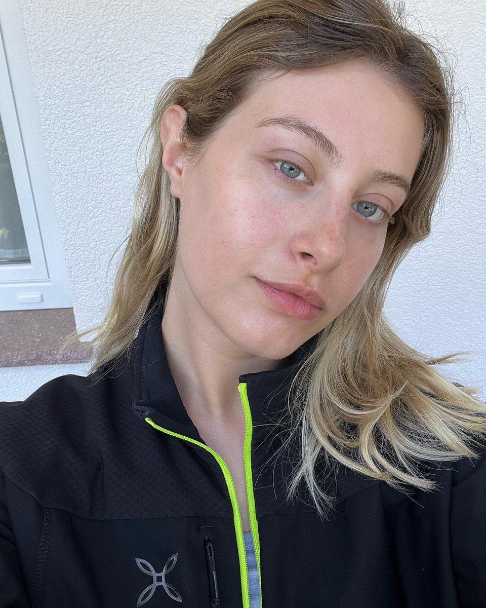 sofia_sofia45's tweet image. Ready to take on the day in style and comfort! 💪✨ #ActiveLife #FreshVibes