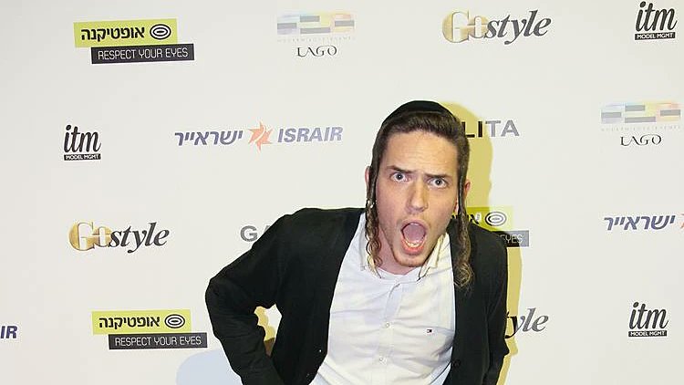 edrormba's tweet image. Haredi media personality shows transformation and reveals: "I Loved drugs". The Haredi media host and star Melech Zilbershlag managed to surprise the media followers, when he presented a dramatic change in appearance and revealed drug withdrawal [Mako] #Israel #Haredi #media