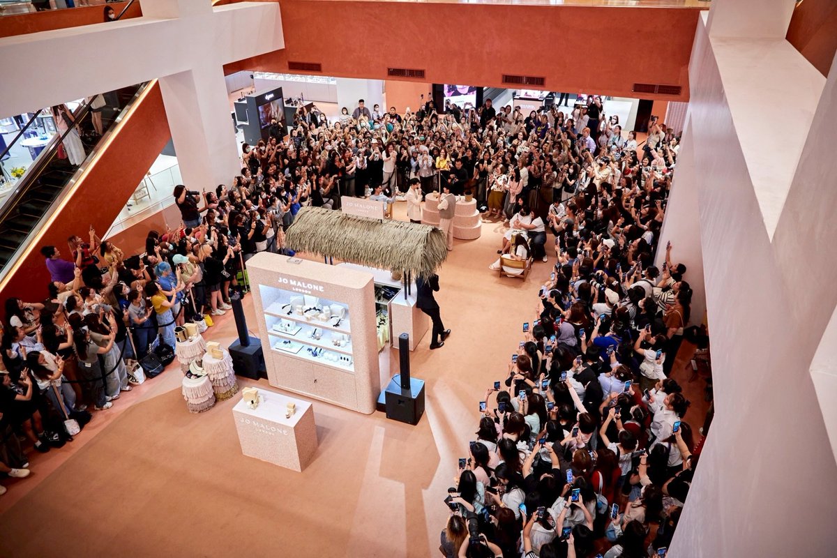 theoneyin's tweet photo. Spotted: Khun Yin and Khun War at Jo malone london event unveiling the new scent, ‘Beach Blossom’.

cr. Central Chidlom 

#JoMaloneLondonTH #BrilliantBlossoms 
#YinWarXJoMaloneLondon
JOMALONE X YINWAR
#หยิ่นวอร์ #yinyin_anw #warwanarat https://t.co/On56h2Ragj