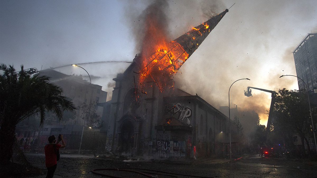 ¿Como se llama la enfermedad mental de la izquierda que hoy lamenta la muerte del líder de la iglesia católica pero hace 5 años las quemaban?