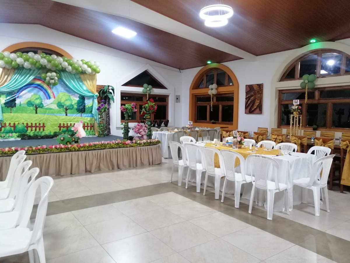 VVictoria0418's tweet photo. Variedades Victoria, le compartimos fotos de la decoración de un Evento Familiar (Salón de eventos Leño Rojo) en La Paz 2025. https://t.co/AYnndAE3xw