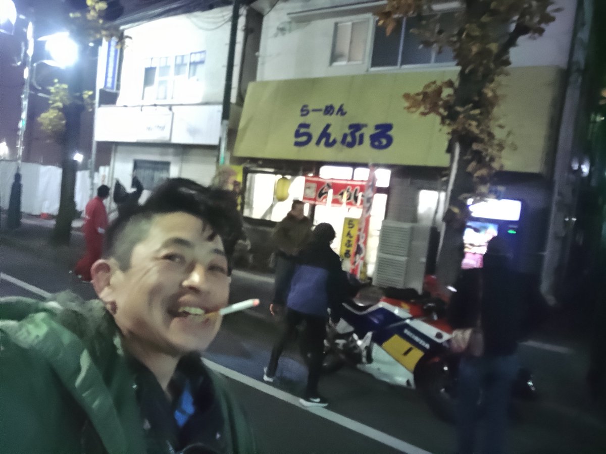 rancidhiloki's tweet photo. ｢のだしラーメン(らんぶるとも言う)｣by B,S,D
この曲のモチーフは立川にあった｢らーめん・らんぶる｣ってラーメン屋なのね。
知る人ぞ知る。
って言うか知ってるヤツしか知らねぇと思うけど(笑)
>エリミネーター乗りの聖地
と呼ばれ、エリミ乗りならずともバイク乗りウェルカムだったラーメン屋。 https://t.co/5Lrou0YwWl