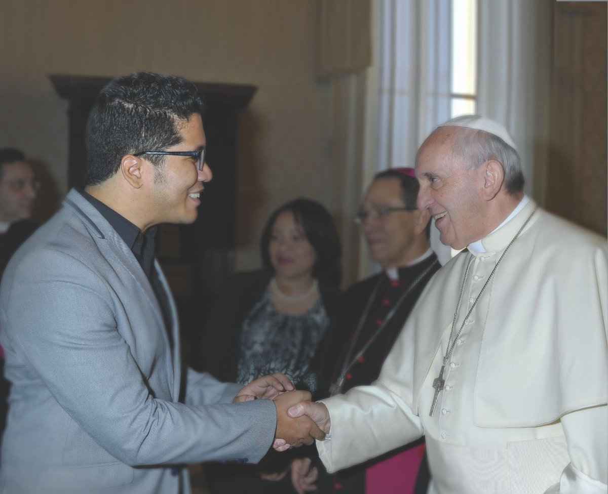 JesusEugenio's tweet photo. Hoy ha partido un pastor del alma. El Papa Francisco, que habló con amor en tiempos difíciles, nos deja en lunes de Pascua.

Tuve el honor de conocerlo en 2015, cubriendo la Visita Ad Limina. Me dijo algo que guardo como comunicador:
“Comuniquen bien.”
Gracias, Francisco. https://t.co/grnwJvHJw3