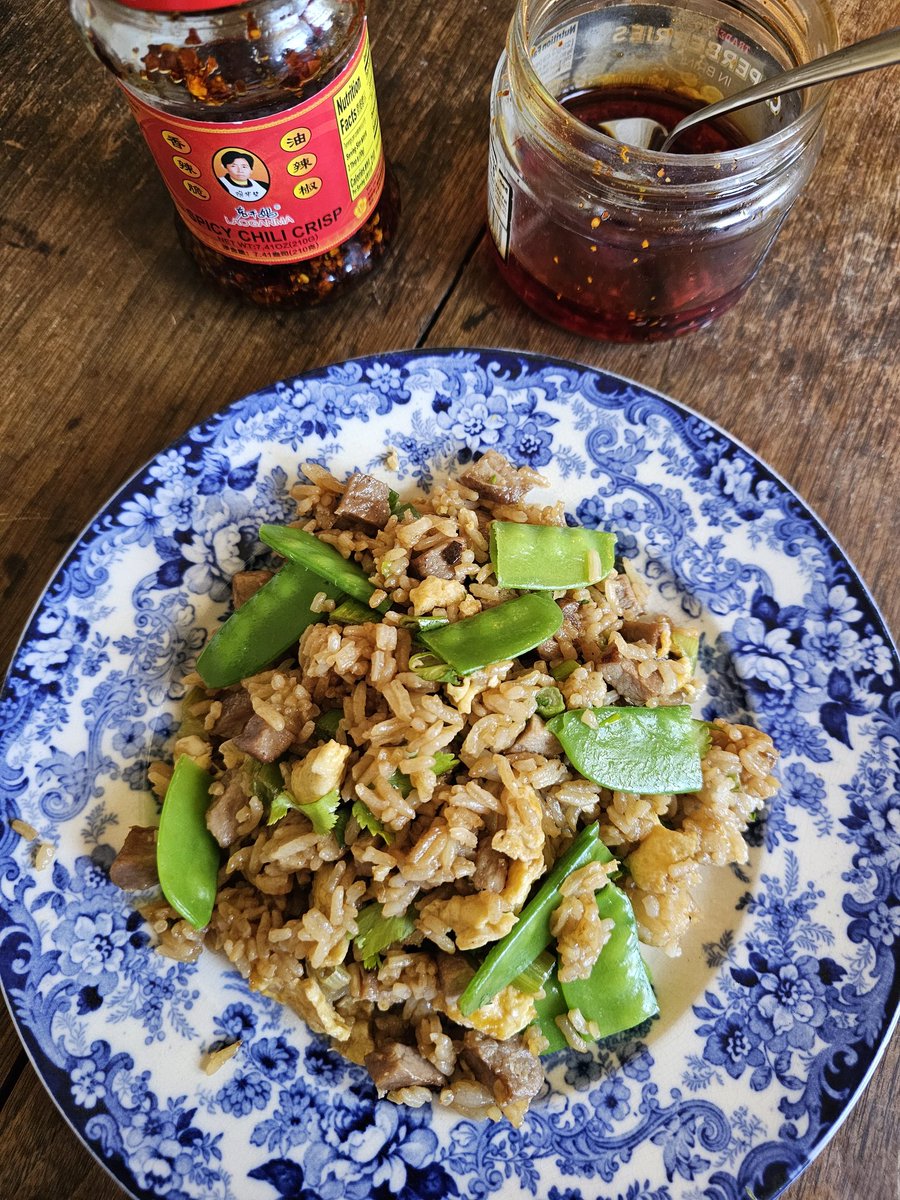 Titmousie2's tweet photo. What do you do with leftover #CharSiu?
make #porkfriedrice of course! ๐
served with #chilicrisp and homemade #hotchilioil for those who like it hot ๐ถ๐ถ๐ถ๐ถ https://t.co/4Tfq9RbMvv