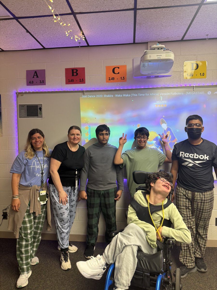 Ms.Hewitt tweet media