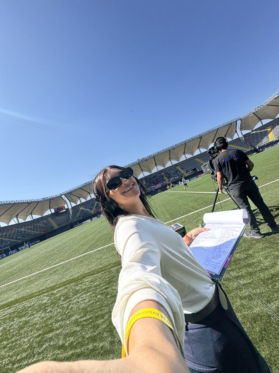 Carolina Muñoz Veloso (@caritom_v) on Twitter photo De ayer en la transmisión del #SuperclasicoFEM x <a href="/TNTSportsCL/">TNT Sports Chile</a>
Feliz de estar haciendo cancha en ese partido y de ser parte de darle visibilidad al fútbol femenino.
Seguimos sumando y aprendiendo De ayer en la transmisión del #SuperclasicoFEM x <a href="/TNTSportsCL/">TNT Sports Chile</a>
Feliz de estar haciendo cancha en ese partido y de ser parte de darle visibilidad al fútbol femenino.
Seguimos sumando y aprendiendo
