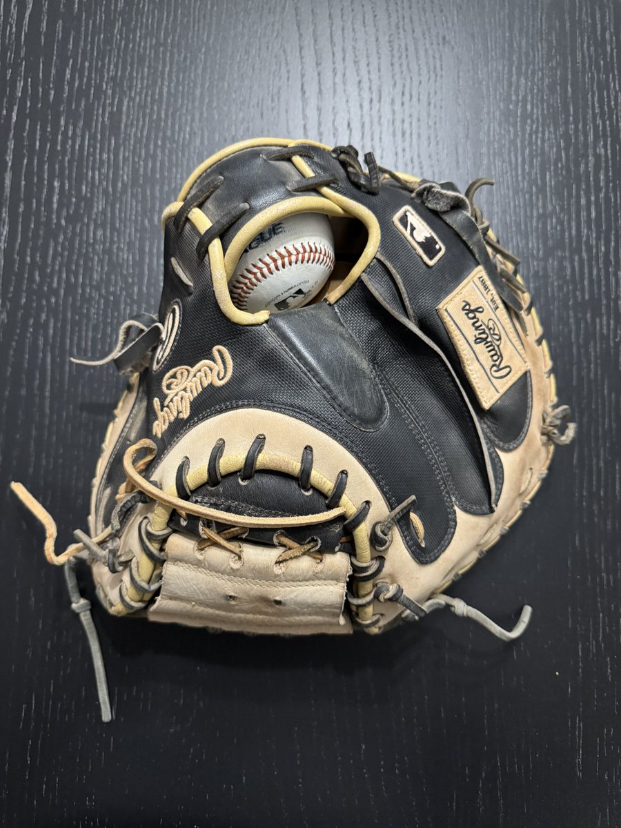 FixItFowler42's tweet photo. Full mid-pocket re-lace on this Rawlings. Just in time to be on the field this afternoon for our friends at @piquabaseball #FixItFowler @Starting9_37_ @skipMeyers17 https://t.co/voa9TxbVpq
