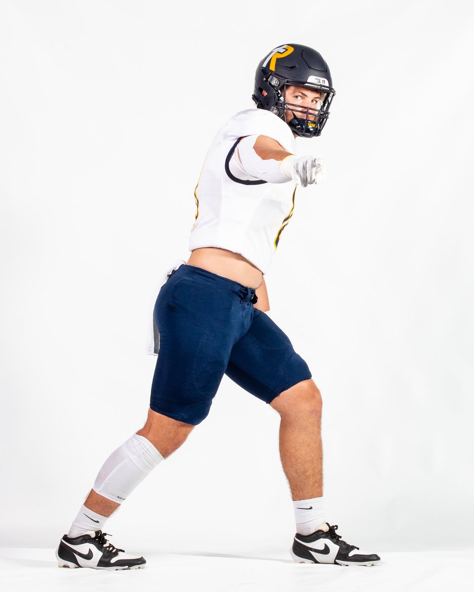 Freshman/Sophomore Varsity Season Highlights ❕(6’3 225 LB/EDGE)

Defense - 63 TOT, 6 TFL, 3 FF, 3 Sacks, 7 PBU, 1 INT, 1 Safety

Offense - 86 REC, 1,182 YDS, 12 TDS
hudl.com/v/2S5xi4