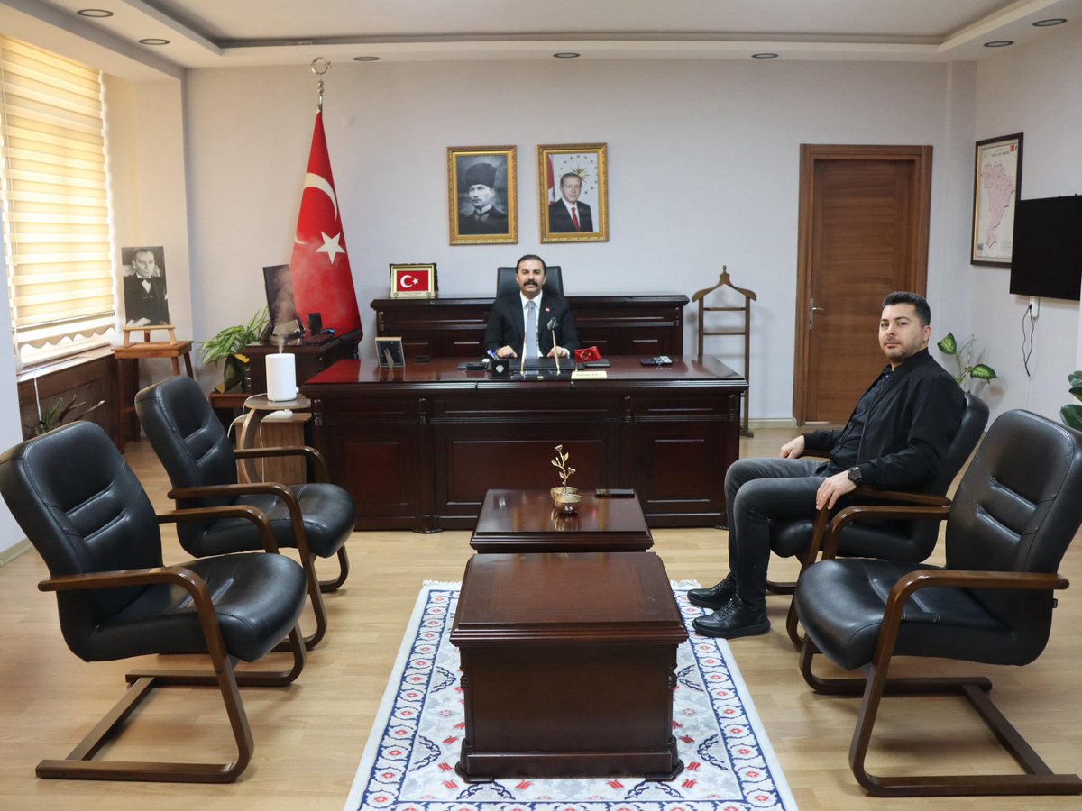 İlk görev yerim Gaziantep’ten çok kıymetli dostum Köz Antep Künefe sahibi Zeki Kılıç bizleri ziyarete geldi.

Nazik ziyaretlerinden dolayı kıymetli kardeşime teşekkür ediyorum.