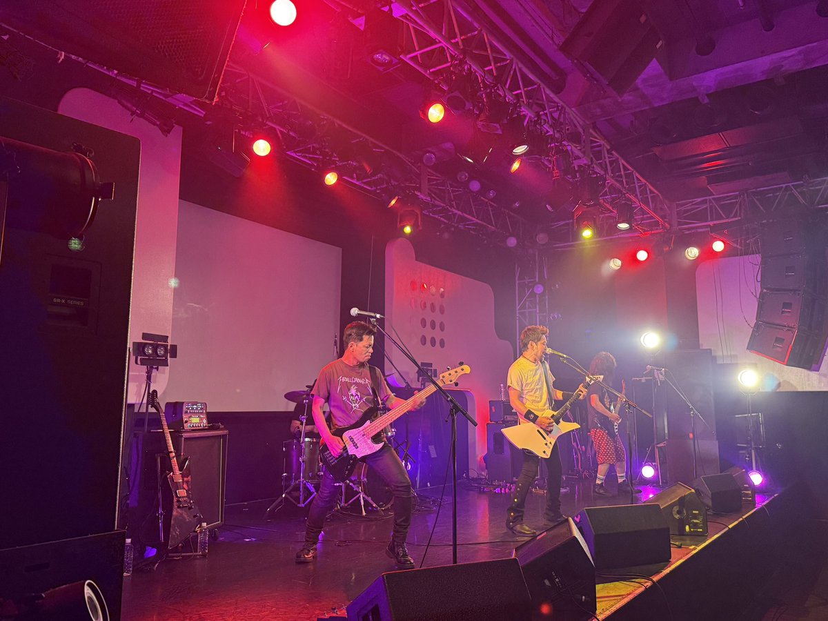 still_life1038's tweet photo. 渋谷duo MUSIC EXCHANGE！LEGEND OF ROCK
～Tribute to METALLICA, GUNS N' ROSES
Stadium Tour with ANTHRAX〜を観ました。初 #LegendOfRock。タイトルの各トリビュートバンド、HATTLLICA、GUNS LOVE ROSES、NONTHRAXが登場。どのバンドも初見だけど知っている曲を演奏するので楽しかった。 https://t.co/cPscIYTa4t