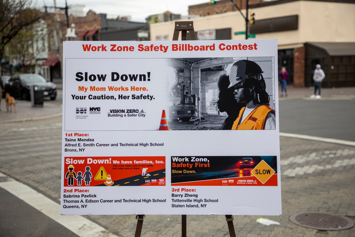 NYCWater's tweet image. Keeping NYers safe is a team effort! So today, we teamed up with @NYC_DOT and @NYCDDC for #NationalWorkZoneAwarenessWeek to urge everyone to slow down near construction sites. Safe worksites help keep NYC flowing! #NWZAW