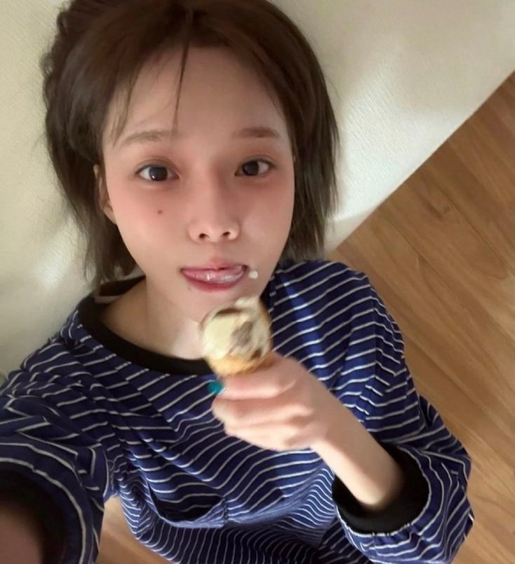 Boleh nginap di kamarnya? Nggak gigit, cuma jilat dikit kok-