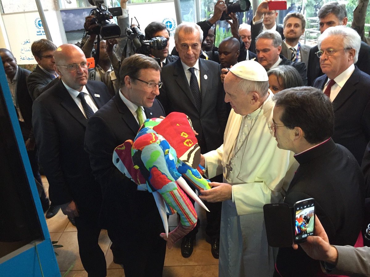 RIP Pope Francis. A man of great leadership and conviction. He came to Kenya to meet with many charities on the front line helping Kenyans in 2016 and took home one of our flip flop elephants.  #popefrancis #flipflopart