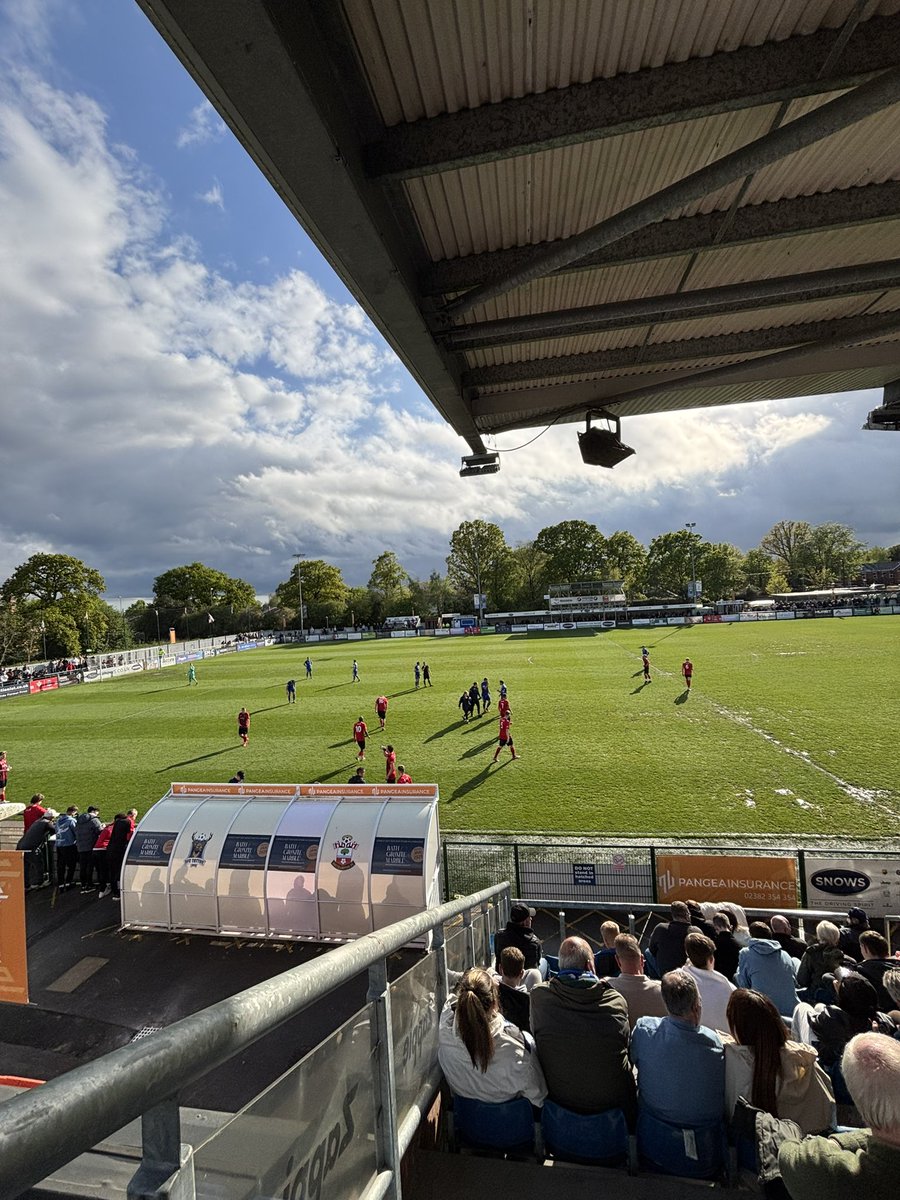 tom_doncom's tweet image. Great day supporting @AFCTotton on behalf of @SolentUni 🔵⚪️🔵⚪️