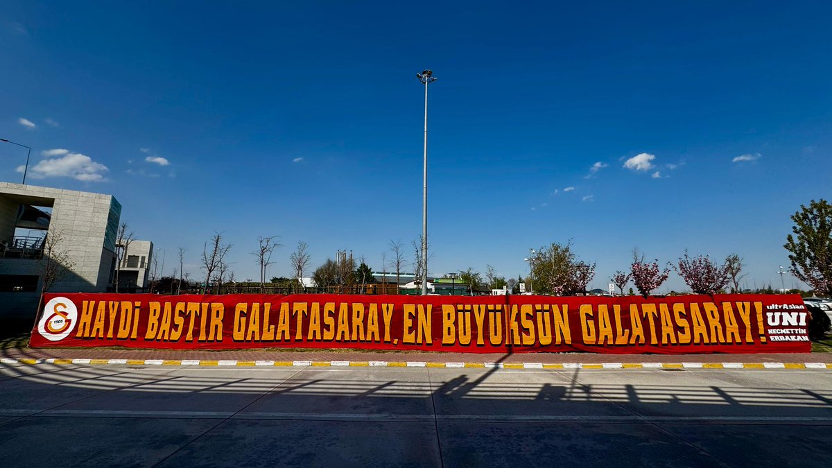 ARKANDA BU BÜYÜK TARAFTAR, ŞAMPİYONSUN GALATASARAY!
#ultrAslanUNI