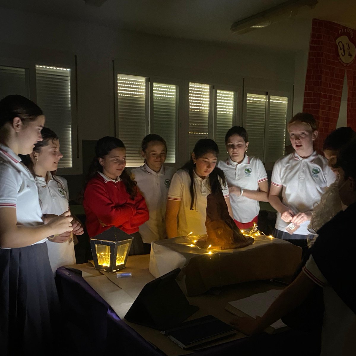 📚 Celebramos el Día de las Letras en la XXXIV #SemanaCultural del Colegio Alborán con teatro, escape room, yincanas y un mercadillo solidario de libros. Leer, crear y compartir, ¡así se vive la literatura en nuestro colegio!📖 #DíaDeLasLetras colegioalboran.es/?p=91589