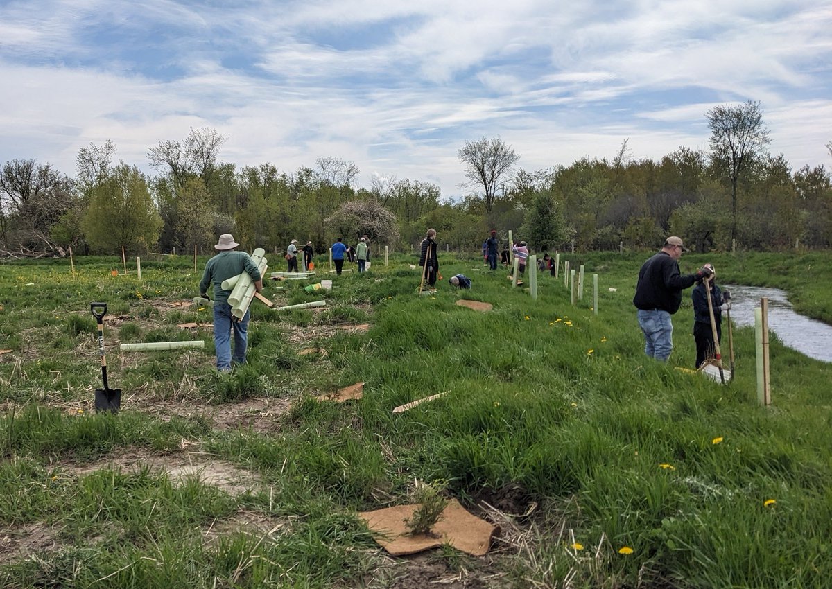 Are you looking to get out this spring for a fun outdoor activity?
Join the South Simcoe Streams Network to plant native trees &amp; shrubs along South Simcoe waterways.
Please pre-register at: surveymonkey.com/r/ZPV6ZLN