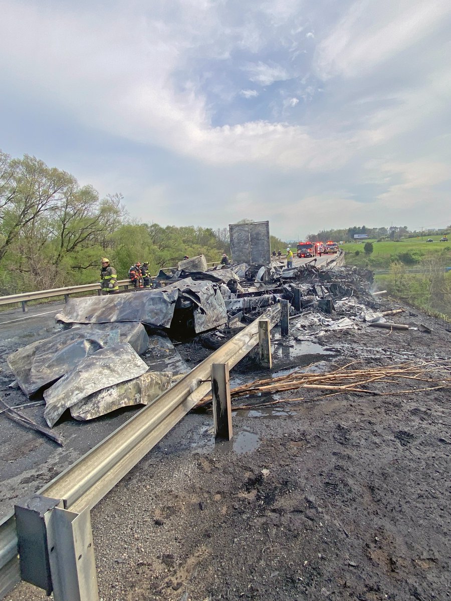 route11news's tweet image. A tractor-trailer crash shut down northbound I-81 in Shenandoah County for two hours on April 19 after a tire blowout led to a fire. The driver suffered serious but non-life-threatening injuries. Link in comment.
