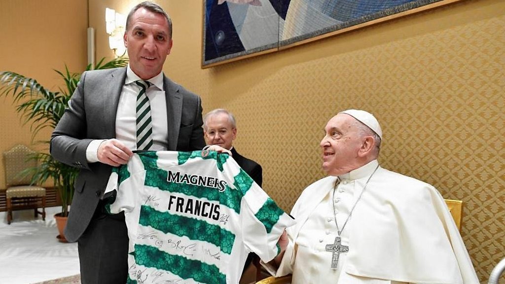 Someone who looks at you like El Papa to Argentina and Celtic 🇻🇦🙏