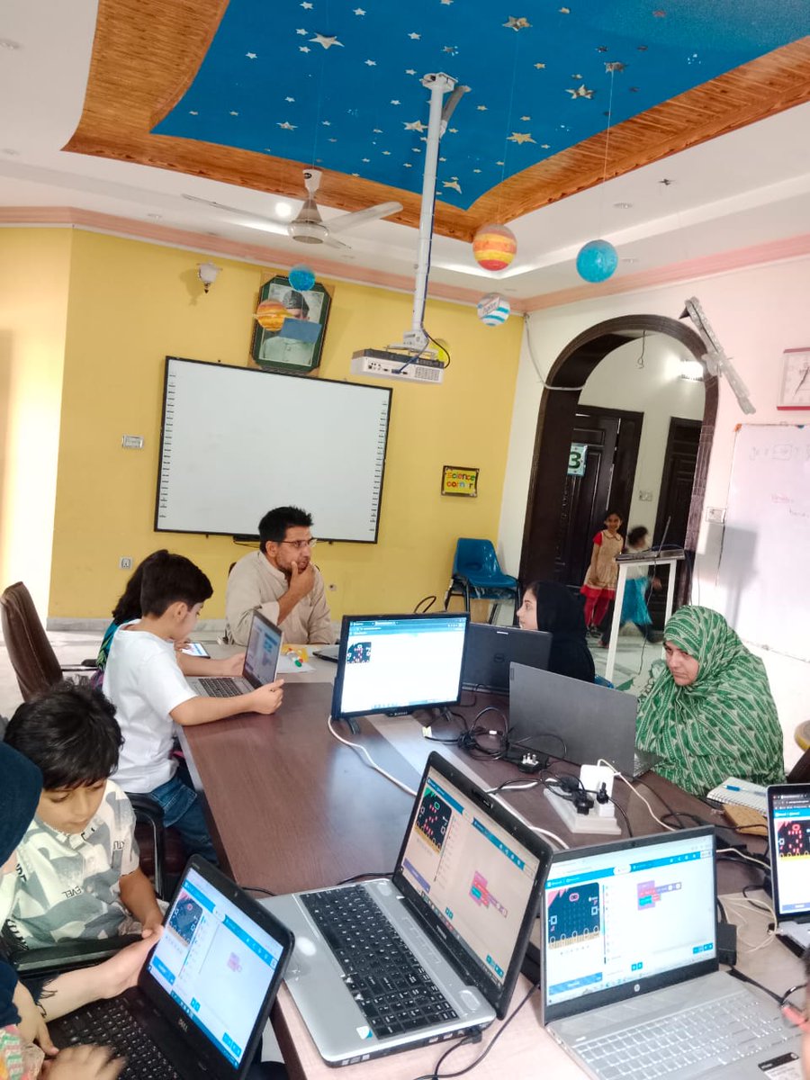 Coding4KidsPK's tweet image. BBCmicrobit: Amazing activity of Rock, Paper & Seaser on controller - BBCmicrobit, by Jr DrobotX Team!
#BBCmicrobit
#Coding4KidsPK