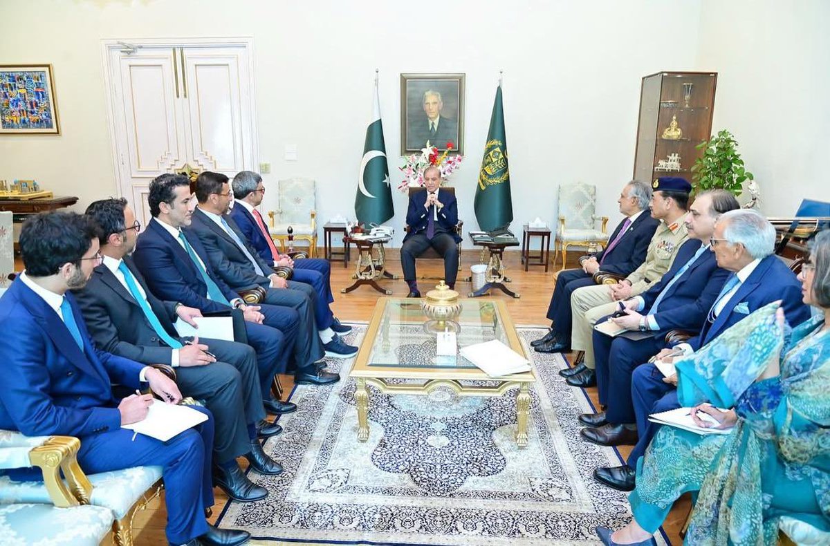 H.H. Sheikh Abdullah bin Zayed Al Nahyan, Deputy Prime Minister and Minister of Foreign Affairs, meets in Islamabad with H.E. Muhammad Shehbaz Sharif, Prime Minister of the Islamic Republic of Pakistan, where they discuss the historical relations between the two friendly