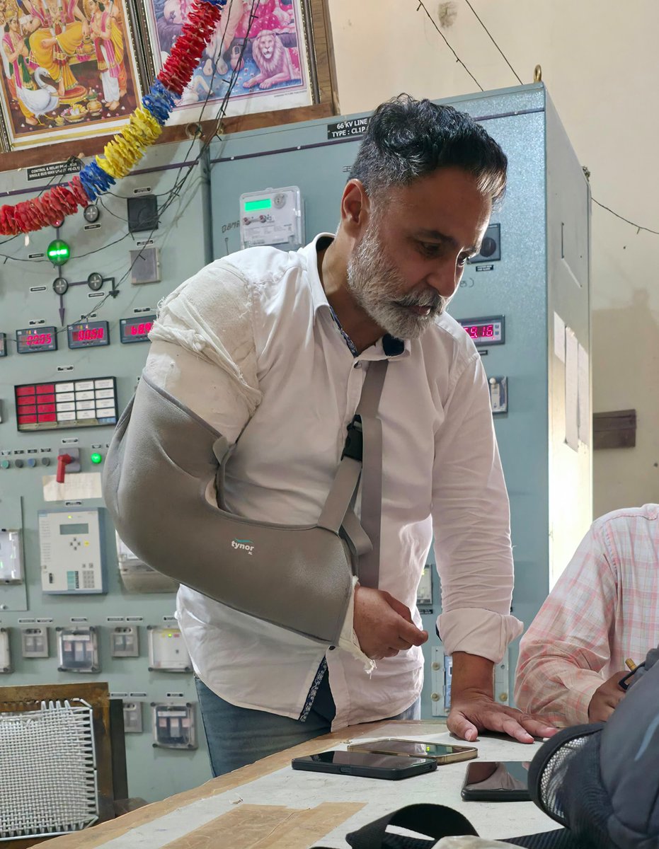 We salute the indomitable spirit of our engineers and employees who face challenging conditions to restore power for our consumers. Their selfless dedication and unwavering resilience inspire us all
Pic: Er. Sandeep Singh JE tirelessly working to restore supply disrupted by storm