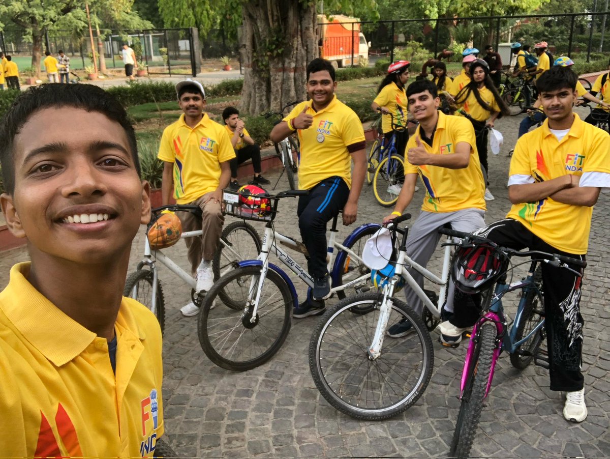 nss_andc_'s tweet photo. NSS Volunteers of Acharya Narendra Dev College, University of Delhi join hands with Fit India Mission #sundayoncycle 
For promoting Fit and active Lifestyle !
#NSS
#FITINDIA 

@NssrdD @ConnectingNss @EduMinOfIndia
@narendramodi @YASMinistry
@CMODelhi
@ANDCollegeDU https://t.co/oNrXJc9dMn