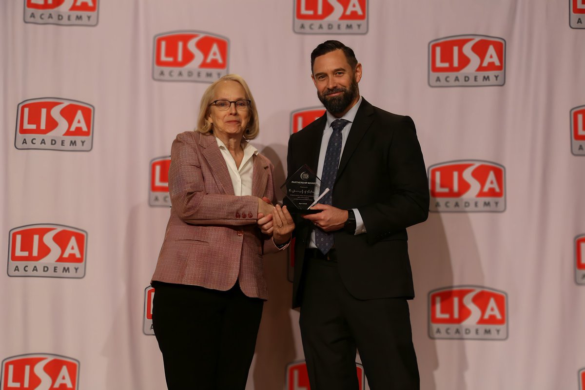 🤝🌟 Celebrating Our STEM Partners! 🌟🤝
At the #ArkansasSTEMFestival, we honored amazing partners! 🙌
👏 @amazeum
👏 <a href="/UArkansas/">University of Arkansas</a>
👏 @CrystalBridges
👏 @faylib
👏 <a href="/Office4EdPolicy/">OEP</a>

Thanks for inspiring Arkansas students! 🚀📚
#STEMPartnerships ❤️🖤