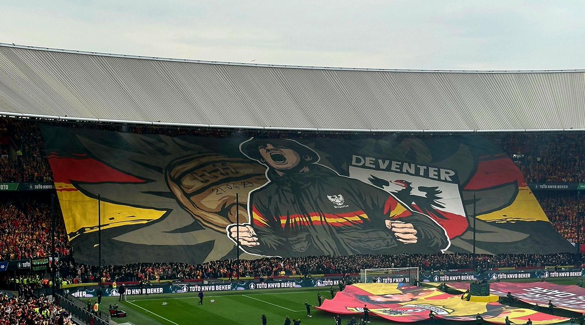 GAE_TillIDie's tweet photo. Dit doek van @SfeerteamADHD voor de #knvbbekerfinale #KNVBBeker is toch van de buiten categorie. #azgae @gaeagles https://t.co/v1Q1ogEpQy
