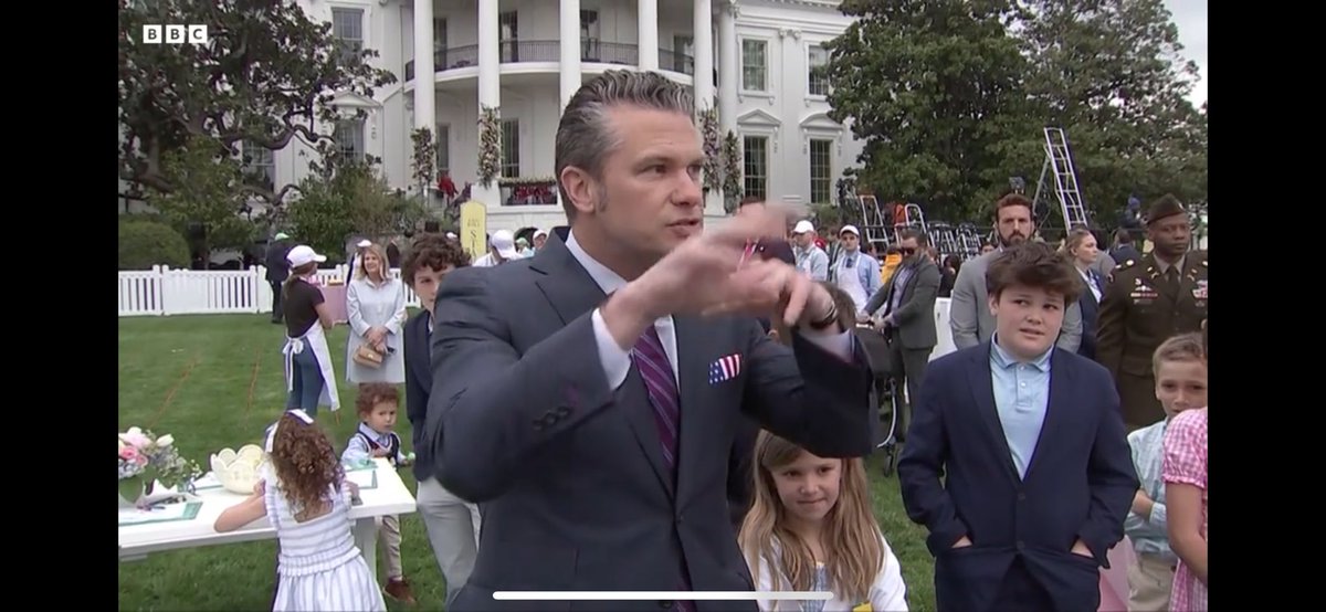 macro_ben's tweet image. Junior ain’t buying a word of what the old man is saying…

#PeteHegseth