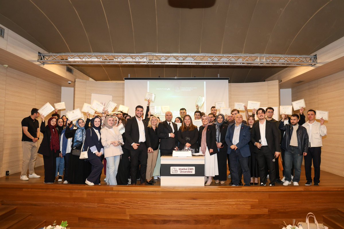 MentorX, İZÜ E-Ticaret Kulübü ile Girişimcilik ve Liderlik UAM iş birliğiyle düzenlenen "Dijital Dönüşüm Haftası Sertifika Töreni", alanında uzman isimlerin katılıyla gerçekleşti.  

Programa; Rektör Yardımcımız Prof. Dr. İbrahim Güney, İşletme ve Yönetim Bilimleri Fakültesi