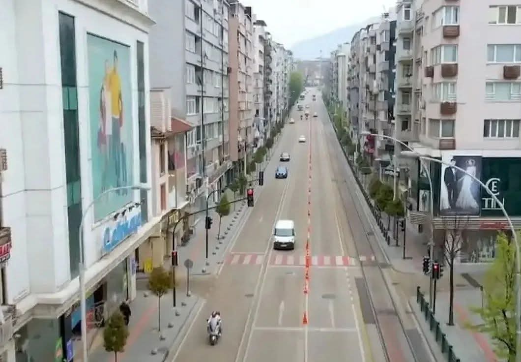mehmet_dilbaz's tweet photo. Türkiye'yi bilmeyen birisi Bursa'nın şu muhteşem! değişimini görse şehre atom bombası atılmış zanneder!

#kaybolantarihinpeşinde https://t.co/sUtsGKp3rj