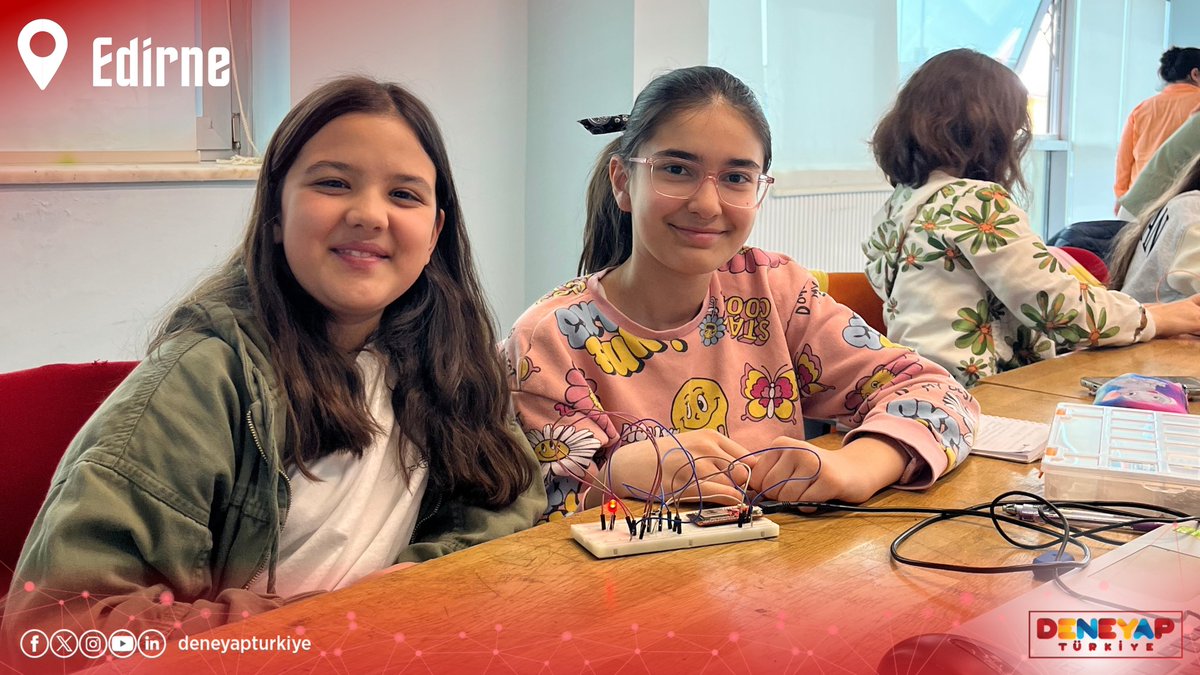 Elektronik Programlama ve Nesnelerin İnterneti Dersi 81 İlde Devam Ediyor! 🌐🤖

#GeleceğinTeknolojiYıldızları , Deneyap Kart ile elektronik ve yazılım temellerini öğrenmeye başlıyor, IoT dünyasına ilk adımlarını atıyor! ⚡️
#MilliTeknolojiHamlesi 🇹🇷