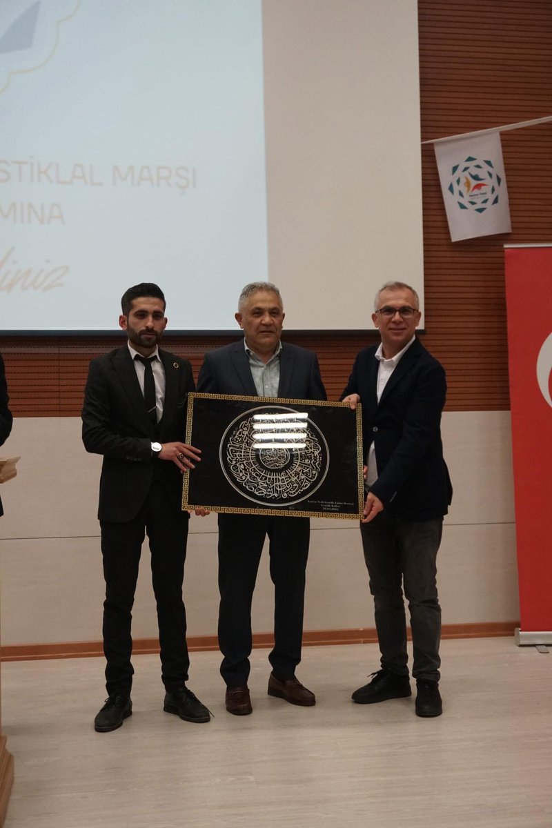 “Asım´ın Nesli, inandığı gibi düşünür, düşündüğü gibi konuşur, konuştuğu gibi yaşar,  yaşadığı gibi amel eder.”

Asımın Nesli Gençlik ve Eğitim Derneği tarafından düzenlenen Mehmet Akif Ersoy ve İstiklal Marşı programına katıldık.
Gençlerin hazırladığı kıymetli bir etkinlikti…