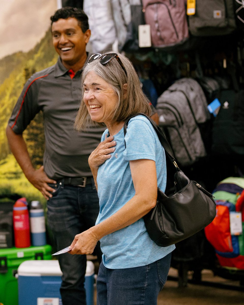 RandomActs_TV's tweet image. When shoppers heard someone was stuck in a tent display, they didn’t hesitate to jump in and help. ⛺️💪 It was teamwork at its finest—and it made for some very happy campers! 😄 #RandomActs #KindnessInAction #PayItForward #RandomActsOfKindness