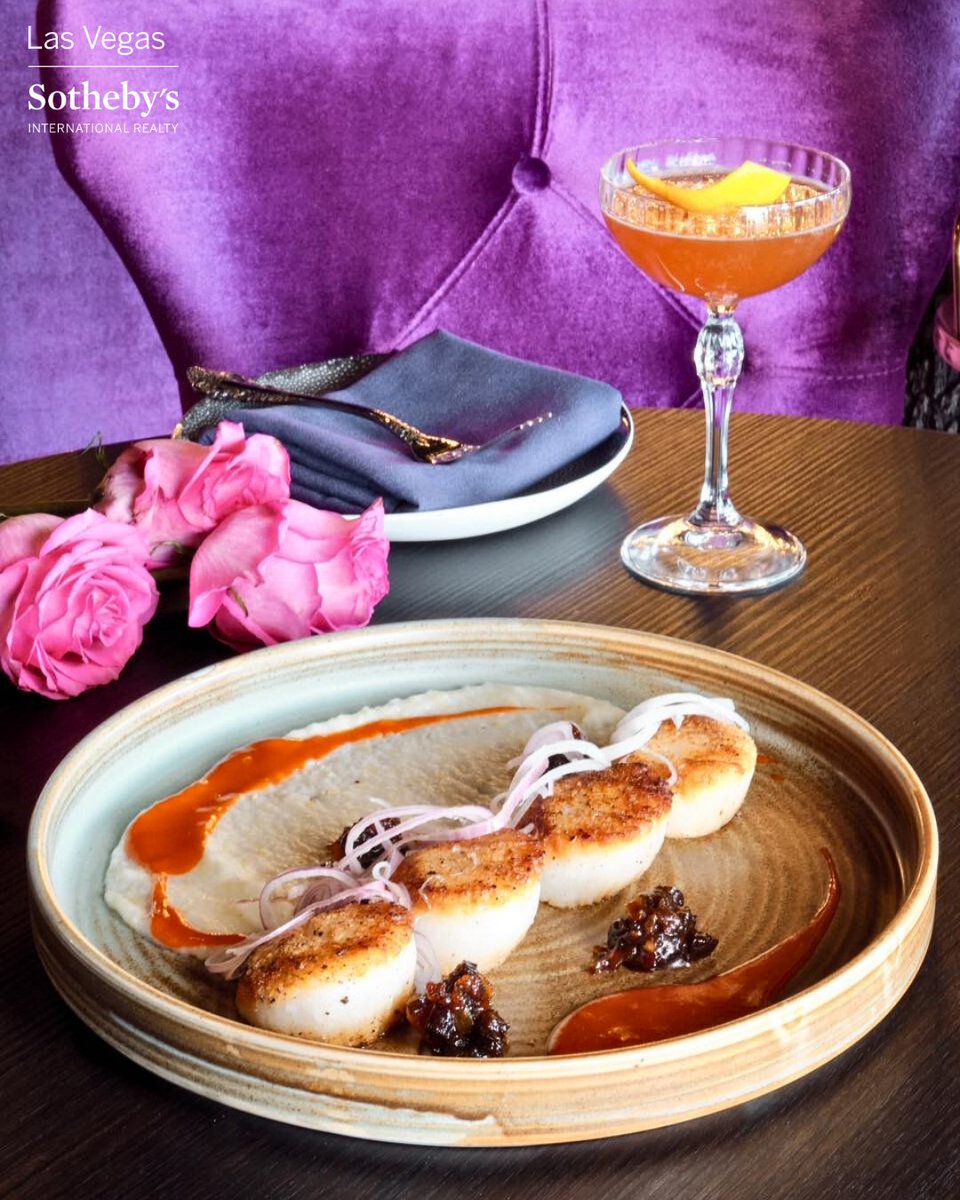 Sunday mornings at Palate, a new Arts District restaurant start with endless mimosas or rosé, plus light bites or sprawling boards for sharing. Inside a boldly designed dining room with shades of royal purple and faux trees, start with longganisa sliders and shrimp toast.