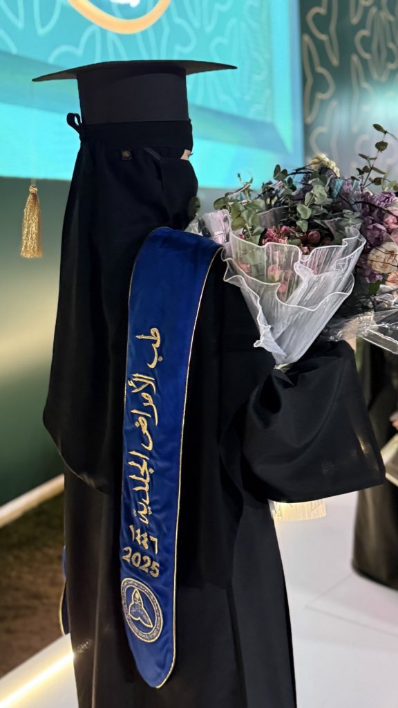 RaghadMH_'s tweet image. (وَكَانَ فَضْلُ اللَّهِ عَلَيْكَ عَظِيمًا)
حفل تخرجي من تخصص طب الأمراض الجلدية  
يارب بشرنا بالنجاح، وتمم فرحتنا على خير🎓🤍